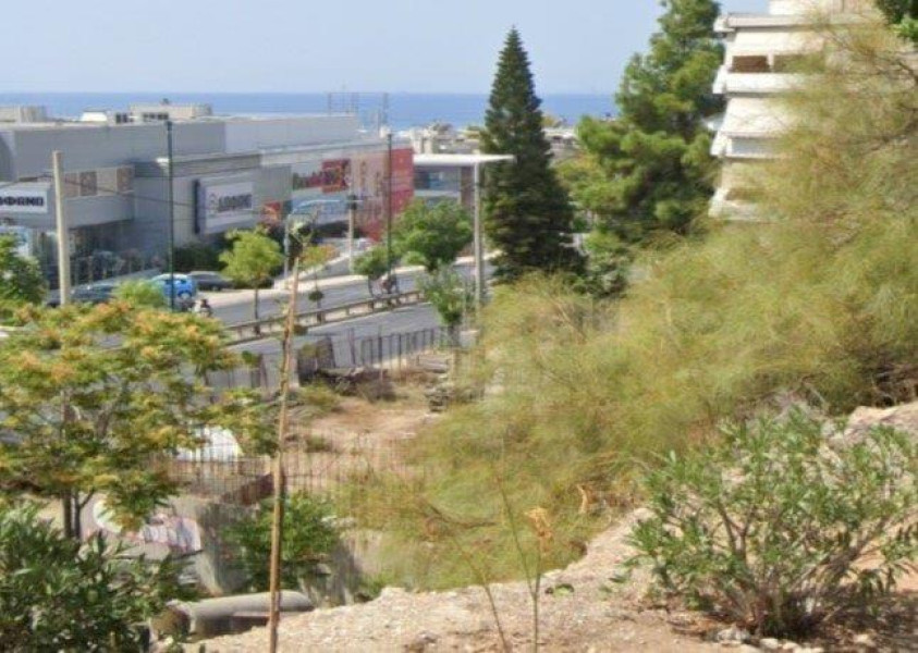 Double frontage plot, in Alimos