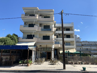 Ημιτελές διαμέρισμα, Αιδηψός