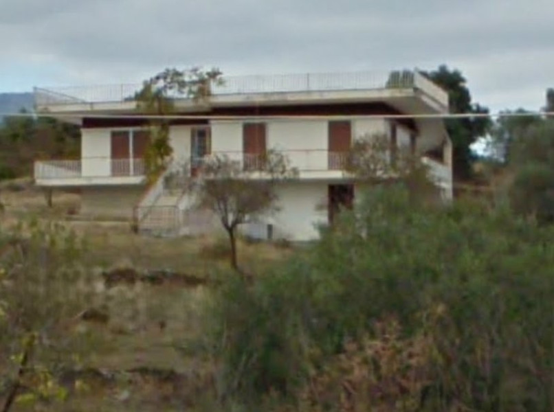 Detached House, Eretria