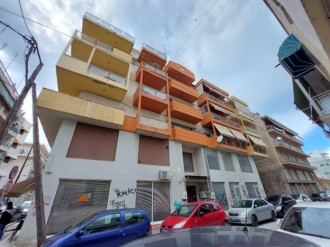 Μισθωμένο Διαμέρισμα, Τρίκαλα