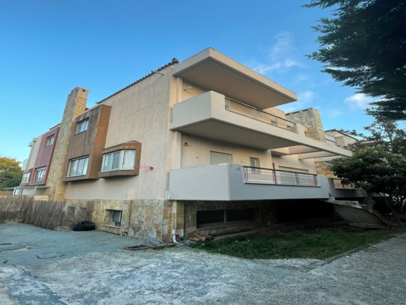 Unfinished Maisonette, Dionysos