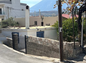 Οικόπεδο με κτίσμα, Σπάτα